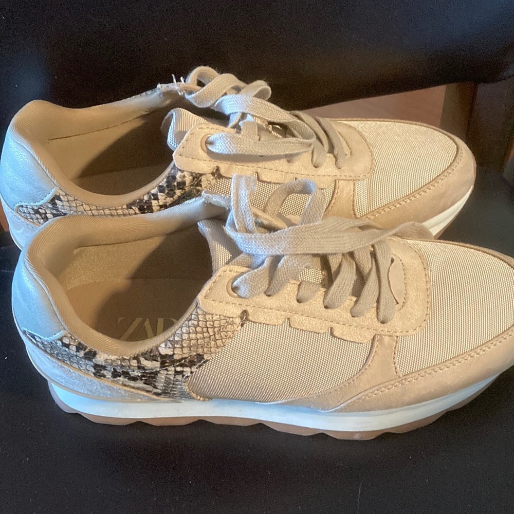 Zara walking comfortable shoes size 7.5 Used once